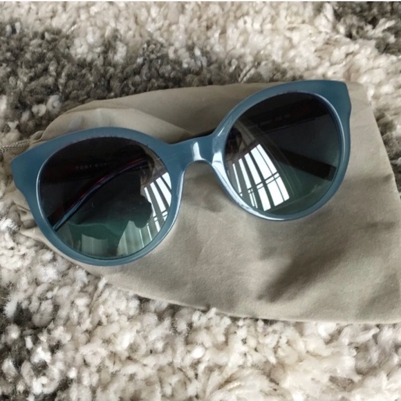 Tory Burch Accessories - NWT Tory Burch Blue Circle Sun Glasses